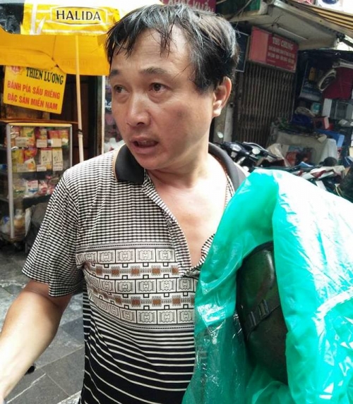 Cuộc sống chật hẹp của người chồng phố cổ bị vợ bỏ trong căn nhà 5m2 - Ảnh 1. Cuộc sống chật hẹp của người chồng phố cổ bị vợ bỏ trong căn nhà 5m2 - Ảnh 1.