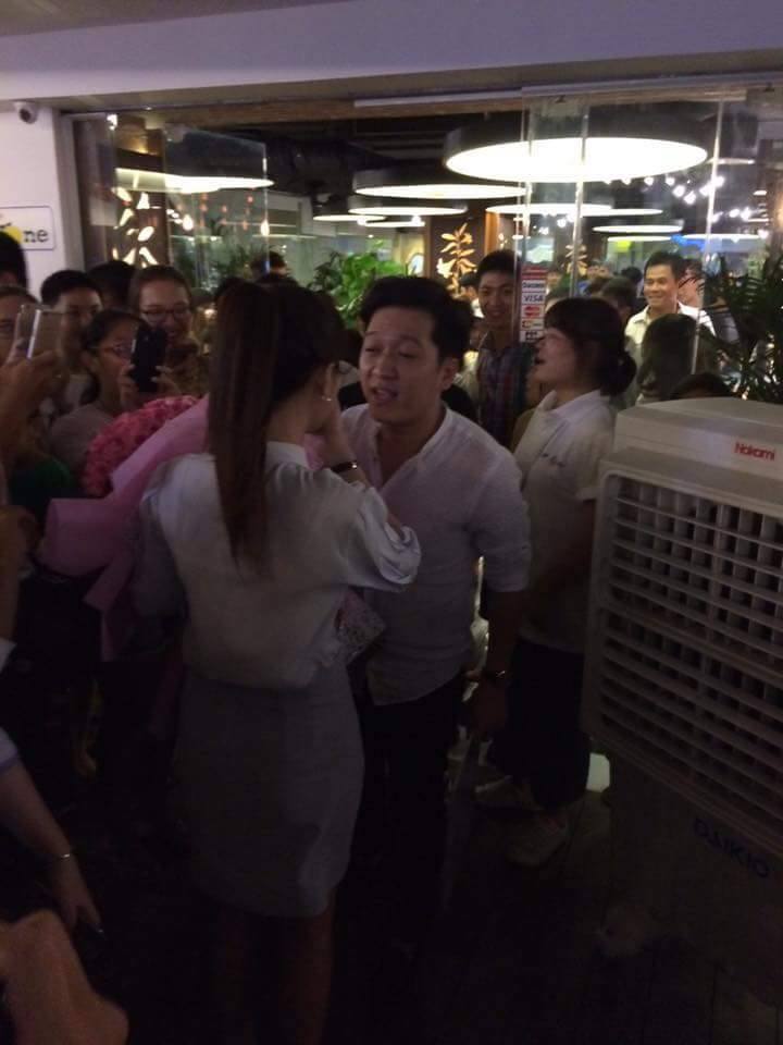 Trường Giang khiến Nhã Phương bật khóc trong ngày kỷ niệm - Ảnh 4. Trường Giang khiến Nhã Phương bật khóc trong ngày kỷ niệm - Ảnh 4.