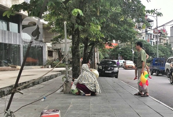 Bảo vệ BV Nhi TW dùng xích khóa xe cấp cứu khiến bệnh nhi 9 tháng tuổi chết ngay trên đường? - Ảnh 2.