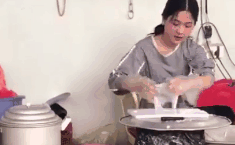 Hot girl bán bánh ướt ở Nghệ An khiến dân mạng rần rần truy tìm: Hóa ra là người quen!