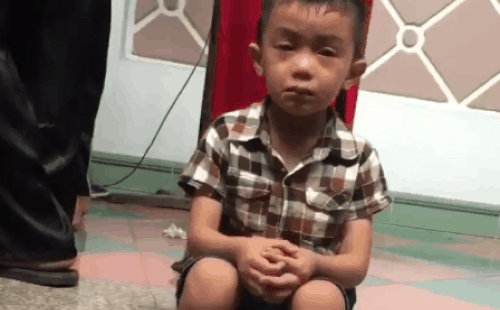 Cậu em ngồi một góc lặng lẽ khóc trong ngày cưới của chị và hành động đẹp của "ông chú" cuối clip Cậu em ngồi một góc lặng lẽ khóc trong ngày cưới của chị và hành động đẹp của "ông chú" cuối clip