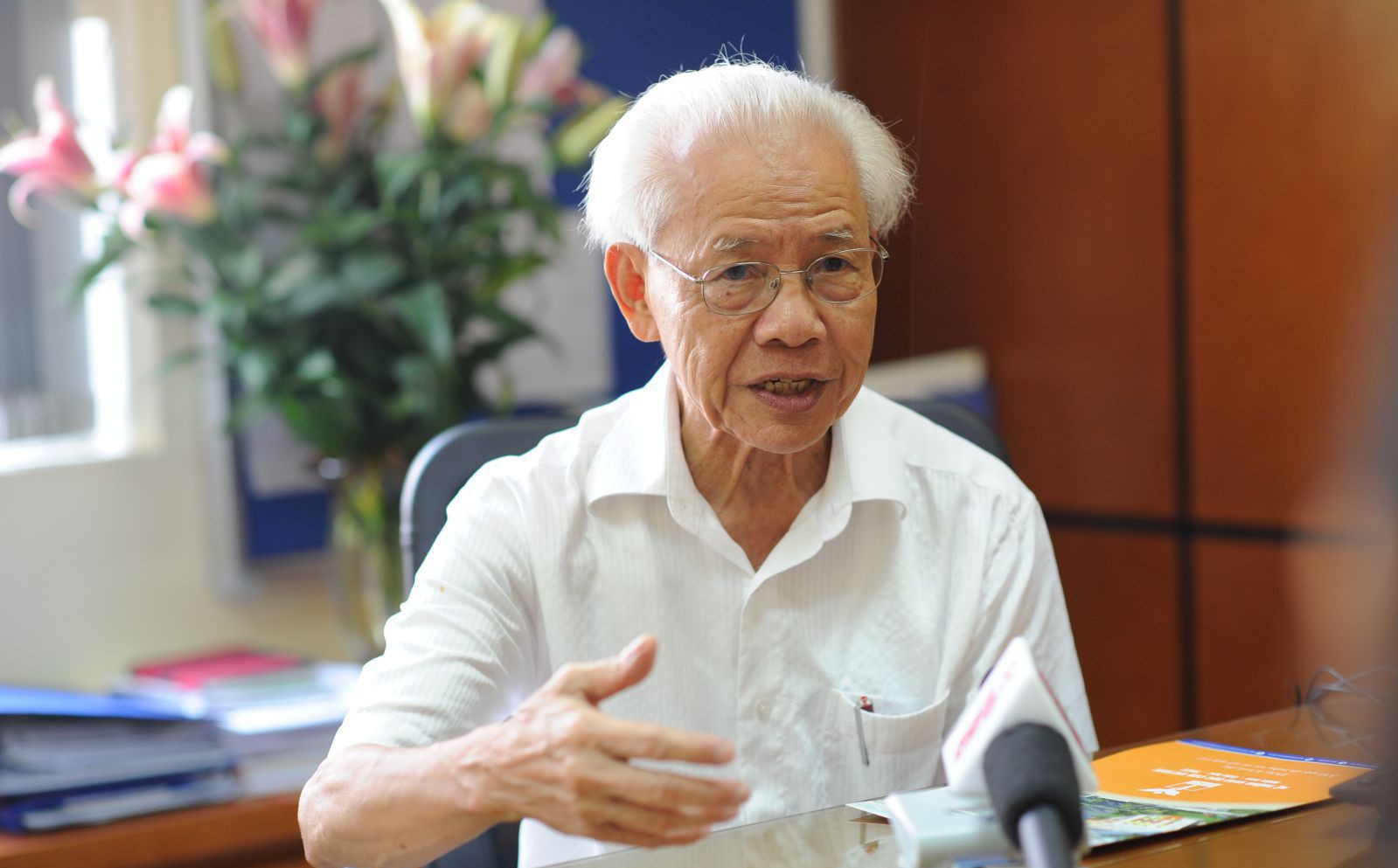 GS Hồ Ngọc Đại: Tôi không buồn bực, tức giận và không chấp những người thiếu hiểu biết - Ảnh 1. GS Hồ Ngọc Đại: Tôi không buồn bực, tức giận và không chấp những người thiếu hiểu biết - Ảnh 1.