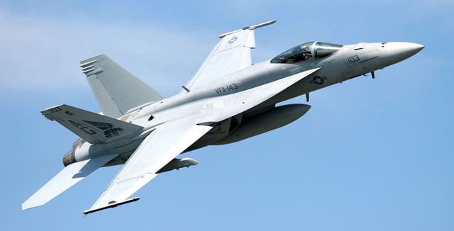 Vì sao F-18 và A-18 được kết hợp lại thành F/A-18?