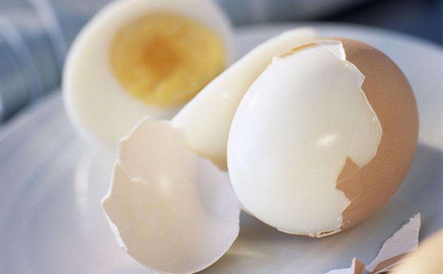 Luộc trứng theo cách này thì trăm quả như một, vỏ không bao giờ bị nứt hay vỡ mà vẫn giữ được đủ dưỡng chất