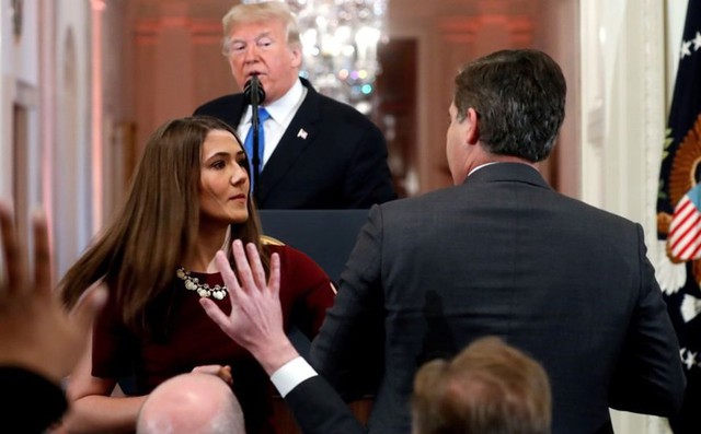 Nhà Trắng cấm cửa phóng viên CNN "động tay" với thực tập sinh Nhà Trắng cấm cửa phóng viên CNN "động tay" với thực tập sinh