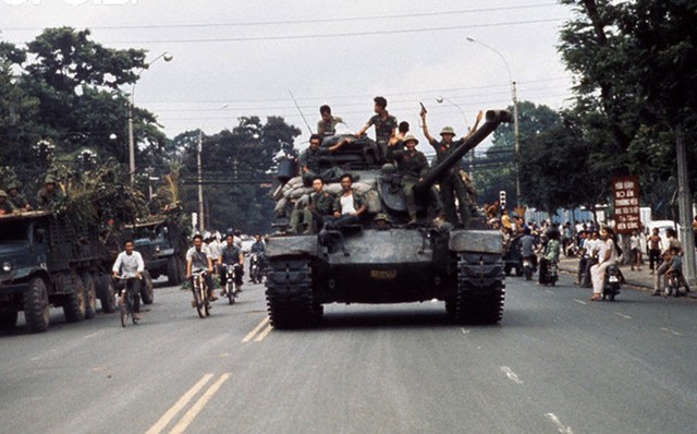 Trận kịch chiến giữa những xe tăng Mỹ chế tạo ở cầu Bông: Đại quân thẳng tiến về Sài Gòn