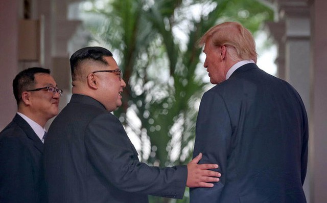 Hai người nắm giữ bí mật về cuộc họp kín giữa ông Trump và ông Kim