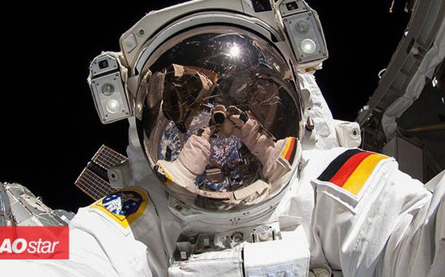 7 tấm hình selfie ấn tượng được thực hiện ngoài vũ trụ khiến ai cũng cảm thấy ghen tị