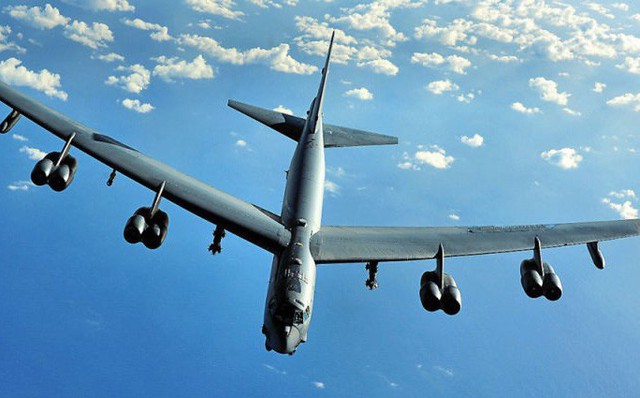 Mỹ điều pháo đài bay B-52 đến gần Trường Sa sau trận khẩu chiến quyết liệt với Trung Quốc