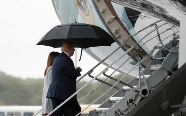 Trump: Dù "được tặng" cả Moscow thì tôi vẫn bị "ném đá" Trump: Dù "được tặng" cả Moscow thì tôi vẫn bị "ném đá"
