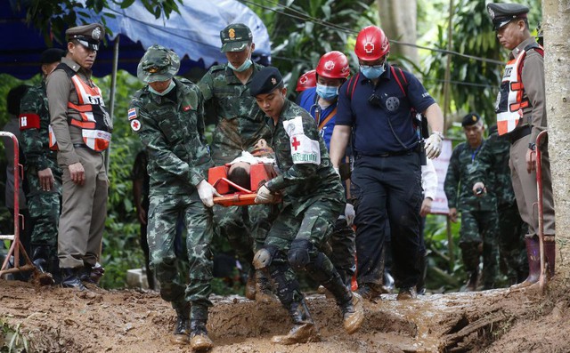 Chuyên gia Anh: Nhiều hiểm họa chết người đang rình rập đội bóng Thái Lan và nhóm cứu hộ Chuyên gia Anh: Nhiều hiểm họa chết người đang rình rập đội bóng Thái Lan và nhóm cứu hộ