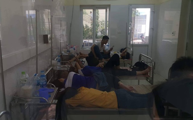 Hà Nội: Bệnh viện quá tải vì hàng trăm học viên đau bụng nhập viện 1