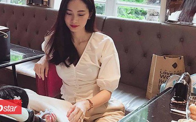 Hoa hậu Đặng Thu Thảo ngọt ngào bên con gái khiến fan 'tan chảy' Hoa hậu Đặng Thu Thảo ngọt ngào bên con gái khiến fan 'tan chảy'