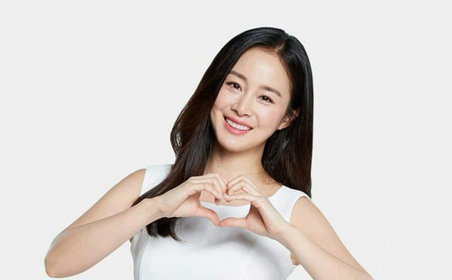 Hành động bất ngờ của Kim Tae Hee dấy lên nghi vấn xích mích gia đình Hành động bất ngờ của Kim Tae Hee dấy lên nghi vấn xích mích gia đình