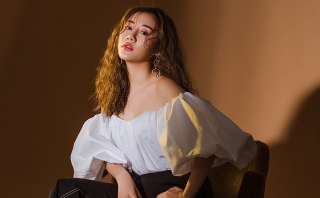 Văn Mai Hương hóa cô nàng cá tính, tự tin khoe vai trần quyến rũ Văn Mai Hương hóa cô nàng cá tính, tự tin khoe vai trần quyến rũ