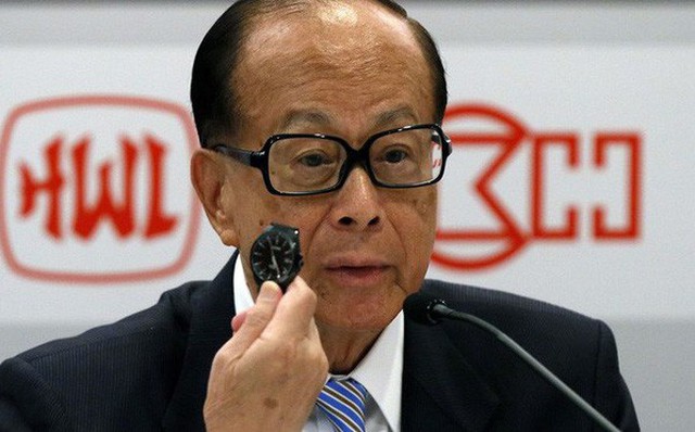 Nhá» 1 thói quen rất nhá» khi còn trẻ, Lý Gia Thà nh từ nhân viên chạy bà n Äã trá» thà nh tá» phú