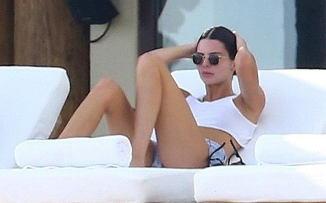Ảnh chụp trộm chưa photoshop, đôi chân Kendall Jenner đã dài và đẹp đáng ghen tị! Ảnh chụp trộm chưa photoshop, đôi chân Kendall Jenner đã dài và đẹp đáng ghen tị!