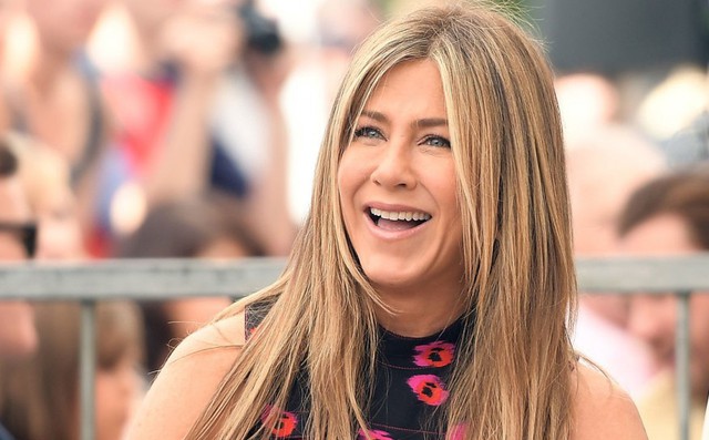 Jennifer Aniston "hả hê" trước tranh chấp ly hôn Angelina Jolie – Brad Pitt? Jennifer Aniston "hả hê" trước tranh chấp ly hôn Angelina Jolie – Brad Pitt?