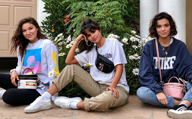 Nhan sắc rạng rỡ hút mọi ánh nhìn, Selena Gomez ký 1 bản hợp đồng đã có 230 tỷ đồng Nhan sắc rạng rỡ hút mọi ánh nhìn, Selena Gomez ký 1 bản hợp đồng đã có 230 tỷ đồng