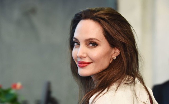 Dự đoán bị thua trước tòa, Angelina Jolie đành "đi cửa sau" tác động các con từ chối gặp Brad Pitt Dự đoán bị thua trước tòa, Angelina Jolie đành "đi cửa sau" tác động các con từ chối gặp Brad Pitt