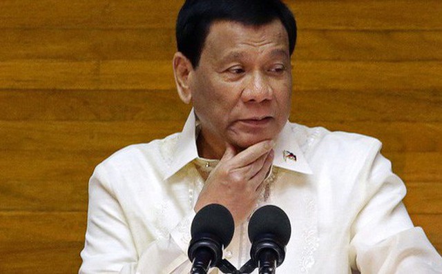 Ông Duterte dọa giết cảnh sát tha hóa trên truyền hình trực tiếp Ông Duterte dọa giết cảnh sát tha hóa trên truyền hình trực tiếp
