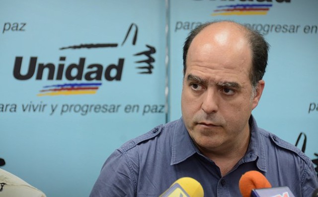 Venezuela ra lệnh bắt cựu Chủ tịch Quốc hội liên quan vụ tấn công Tổng thống Maduro Venezuela ra lệnh bắt cựu Chủ tịch Quốc hội liên quan vụ tấn công Tổng thống Maduro
