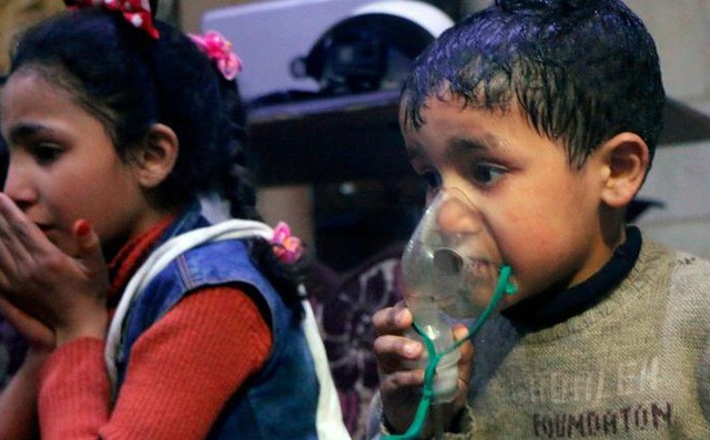 Quân đội Nga: Phiến quân đang dựng phim tấn công hóa học ở Syria với trẻ mồ côi Quân đội Nga: Phiến quân đang dựng phim tấn công hóa học ở Syria với trẻ mồ côi