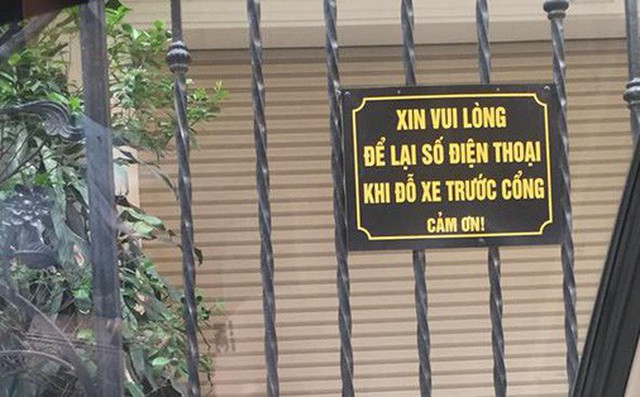 Chỉ một tấm biển nhỏ ngoài hàng rào, chủ nhà khiến cánh tài xế tấm tắc khen ngợi cả ngày Chỉ một tấm biển nhỏ ngoài hàng rào, chủ nhà khiến cánh tài xế tấm tắc khen ngợi cả ngày