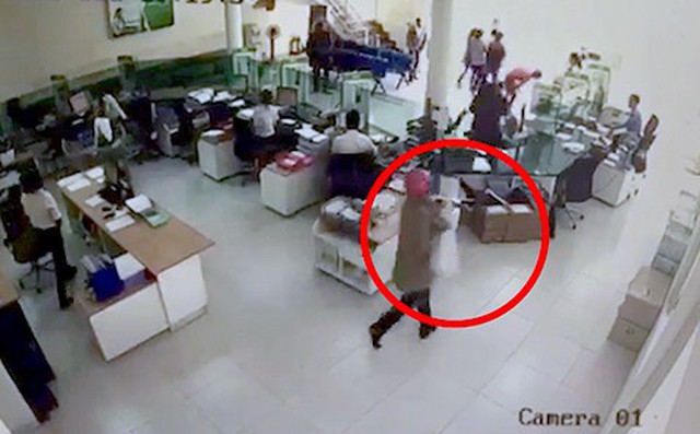 Vụ dùng súng cướp ngân hàng ở Khánh Hòa: Bắt 2 nghi can  1