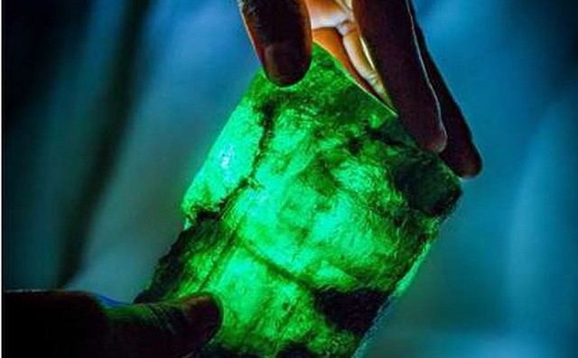 Phát hiện viên ngọc lục bảo khổng lồ trị giá 2,5 triệu đô la Phát hiện viên ngọc lục bảo khổng lồ trị giá 2,5 triệu đô la