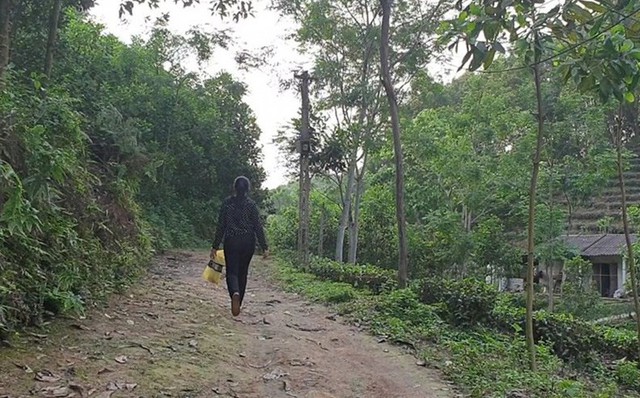 Nghi án bị doạ giết con trai đang ngủ, mẹ cắn răng chịu đựng cưỡng bức Nghi án bị doạ giết con trai đang ngủ, mẹ cắn răng chịu đựng cưỡng bức