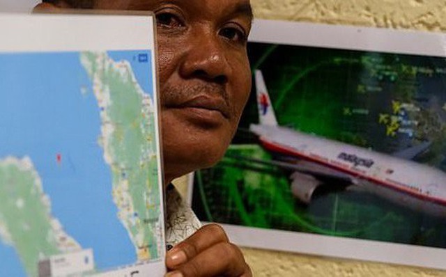 Ngư dân Indonesia khẳng định tận mắt thấy MH370 lao xuống biển, sẵn sàng đưa bằng chứng Ngư dân Indonesia khẳng định tận mắt thấy MH370 lao xuống biển, sẵn sàng đưa bằng chứng