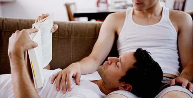 Nhét lá bùa dưới nệm để chữa "bệnh đồng tính" cho con Nhét lá bùa dưới nệm để chữa "bệnh đồng tính" cho con