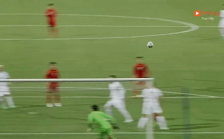 Tấn Tài ghi bàn thắng cực sớm hạ gục đội tuyển Trung Quốc