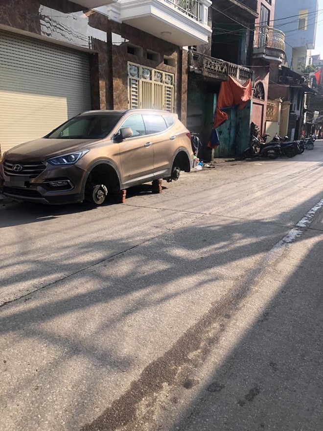 Để ô tô ngoài đường qua đêm, khi quay lại, tài xế chứng kiến cảnh tượng không ngờ - Ảnh 2. Để ô tô ngoài đường qua đêm, khi quay lại, tài xế chứng kiến cảnh tượng không ngờ - Ảnh 2.