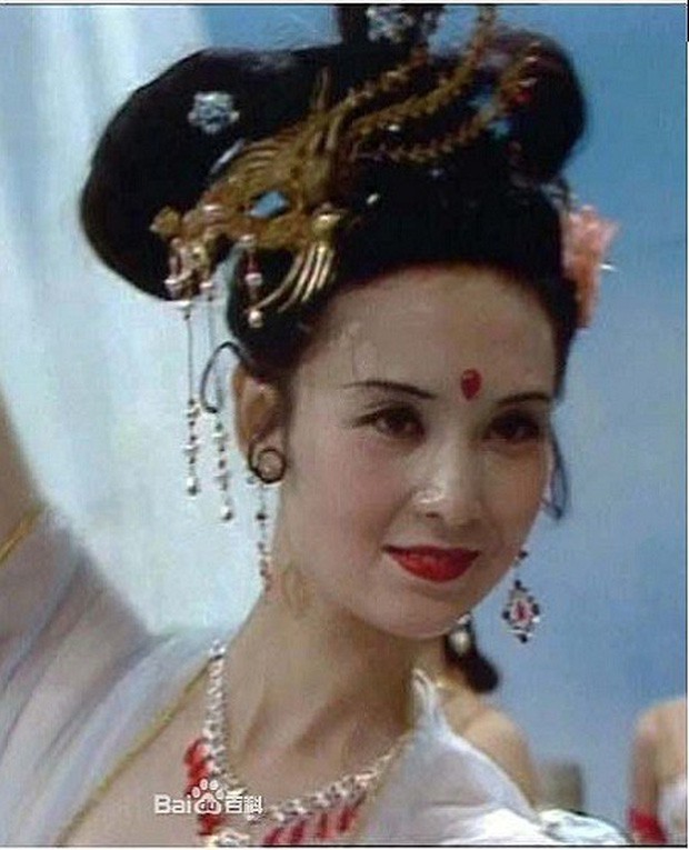 Hằng Nga đẹp nhất màn ảnh của Tây Du Ký 1986: Đại gia với đời tư viên mãn, nhan sắc vẫn gây sốt ở tuổi 61 - Ảnh 1. Hằng Nga đẹp nhất màn ảnh của Tây Du Ký 1986: Đại gia với đời tư viên mãn, nhan sắc vẫn gây sốt ở tuổi 61 - Ảnh 1.