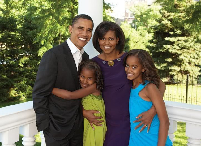 Con gái út của ông Obama lại khiến cộng đồng mạng chao đảo vì quá xinh đẹp và gợi cảm, chiếm hết spotlight của gia đình - Ảnh 3.