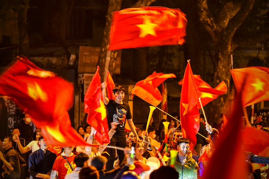 Báo Trung Quốc dùng từ “quá sốc” để mô tả cảnh fan Việt Nam ăn mừng HCV SEA Games - Ảnh 6. Báo Trung Quốc dùng từ “quá sốc” để mô tả cảnh fan Việt Nam ăn mừng HCV SEA Games - Ảnh 6.