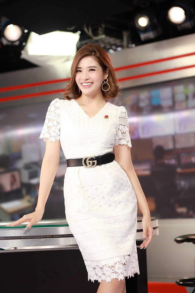 Hoa hậu Phan Hoàng Thu tặng bánh mỳ miễn phí cho người nghèo hàng ngày - Ảnh 1. Hoa hậu Phan Hoàng Thu tặng bánh mỳ miễn phí cho người nghèo hàng ngày - Ảnh 1.