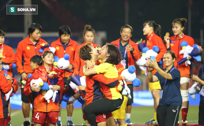 Đội tuyển bóng đá nữ Việt Nam nhận thưởng gần 10 tỷ sau khi thắng Thái Lan, giành HCV SEA Games - Ảnh 2.