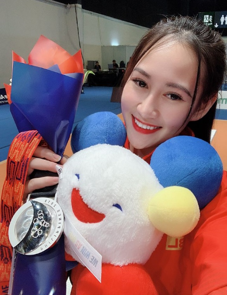 Quá xinh đẹp, hot girl môn kiếm chém đoạt HCB Sea Games lấn sân sang làm người mẫu khiến cộng đồng mạng bất ngờ - Ảnh 3. Quá xinh đẹp, hot girl môn kiếm chém đoạt HCB Sea Games lấn sân sang làm người mẫu khiến cộng đồng mạng bất ngờ - Ảnh 3.