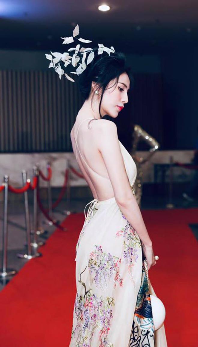 Thủy Tiên khoe dáng khi diện bikini gợi cảm - Ảnh 3. Thủy Tiên khoe dáng khi diện bikini gợi cảm - Ảnh 3.