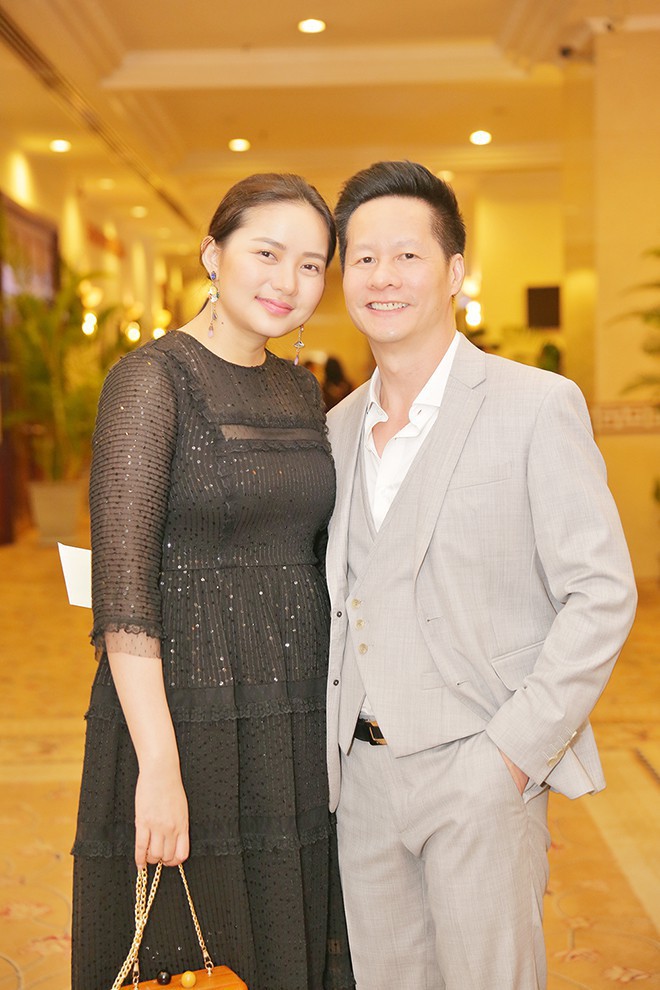 Ngoài Cường Đô la - Đàm Thu Trang, showbiz Việt không thiếu những cặp chân dài - đại gia hạnh phúc với cuộc sống gia đình bình yên - Ảnh 7. Ngoài Cường Đô la - Đàm Thu Trang, showbiz Việt không thiếu những cặp chân dài - đại gia hạnh phúc với cuộc sống gia đình bình yên - Ảnh 7.
