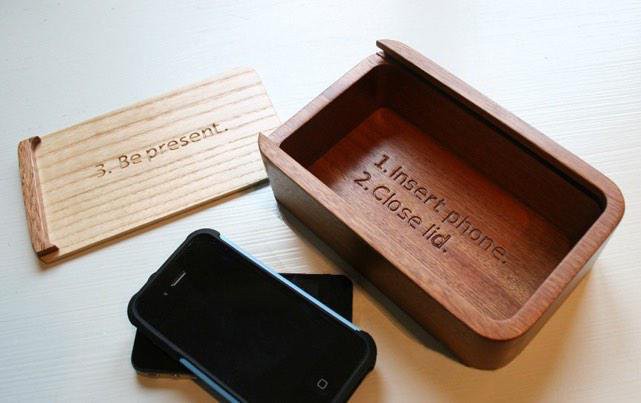 Loạt tuyệt chiêu cai nghiện điện thoại hay ho của các phụ huynh Tây, cha mẹ Việt rất nên tham khảo - Ảnh 5. Loạt tuyệt chiêu cai nghiện điện thoại hay ho của các phụ huynh Tây, cha mẹ Việt rất nên tham khảo - Ảnh 5.