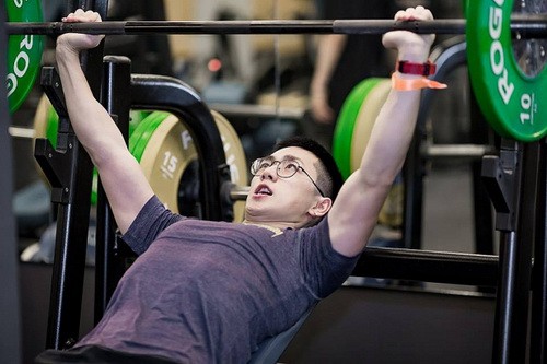 Ai có nguy cơ đột quỵ khi tập gym? - Ảnh 2. Ai có nguy cơ đột quỵ khi tập gym? - Ảnh 2.