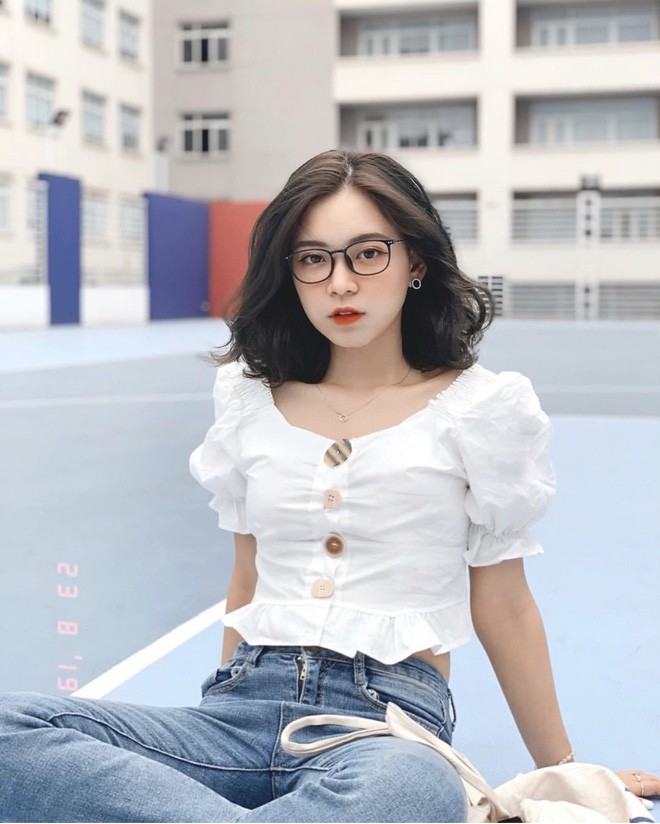Nữ sinh trường con nhà giàu ở Hà Nội được truy lùng chỉ vì một nụ cười toả sáng, biết profile chi tiết càng nể phục hơn - Ảnh 2. Nữ sinh trường con nhà giàu ở Hà Nội được truy lùng chỉ vì một nụ cười toả sáng, biết profile chi tiết càng nể phục hơn - Ảnh 2.