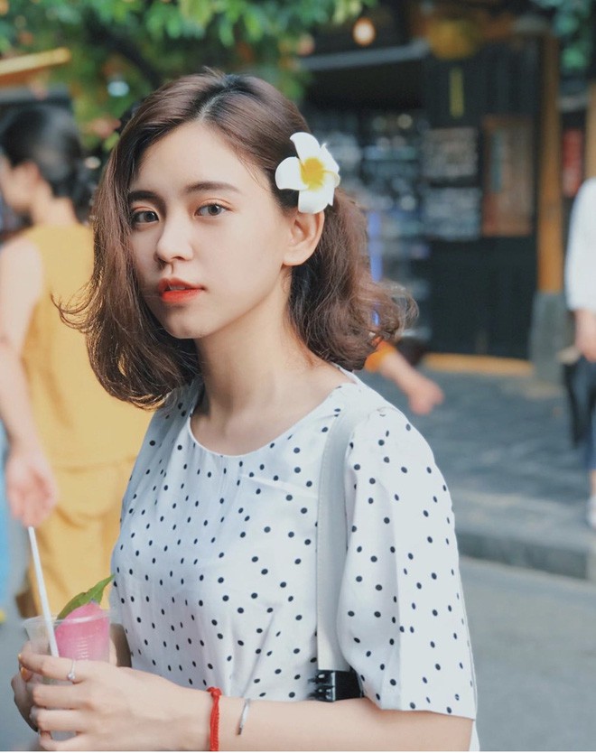 Nữ sinh trường con nhà giàu ở Hà Nội được truy lùng chỉ vì một nụ cười toả sáng, biết profile chi tiết càng nể phục hơn - Ảnh 5. Nữ sinh trường con nhà giàu ở Hà Nội được truy lùng chỉ vì một nụ cười toả sáng, biết profile chi tiết càng nể phục hơn - Ảnh 5.