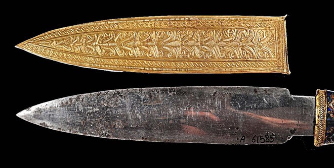 Bí ẩn con dao găm 3.000 năm không hề gỉ sét, có lẽ người Ai Cập cổ đại đã sử dụng vàng của người ngoài hành tinh - Ảnh 1.