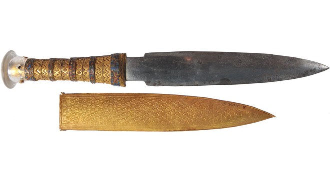 Bí ẩn con dao găm 3.000 năm không hề gỉ sét, có lẽ người Ai Cập cổ đại đã sử dụng vàng của người ngoài hành tinh - Ảnh 2.