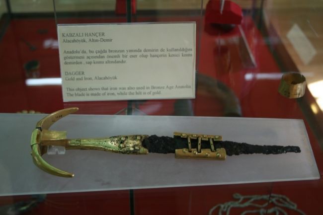 Bí ẩn con dao găm 3.000 năm không hề gỉ sét, có lẽ người Ai Cập cổ đại đã sử dụng vàng của người ngoài hành tinh - Ảnh 6.